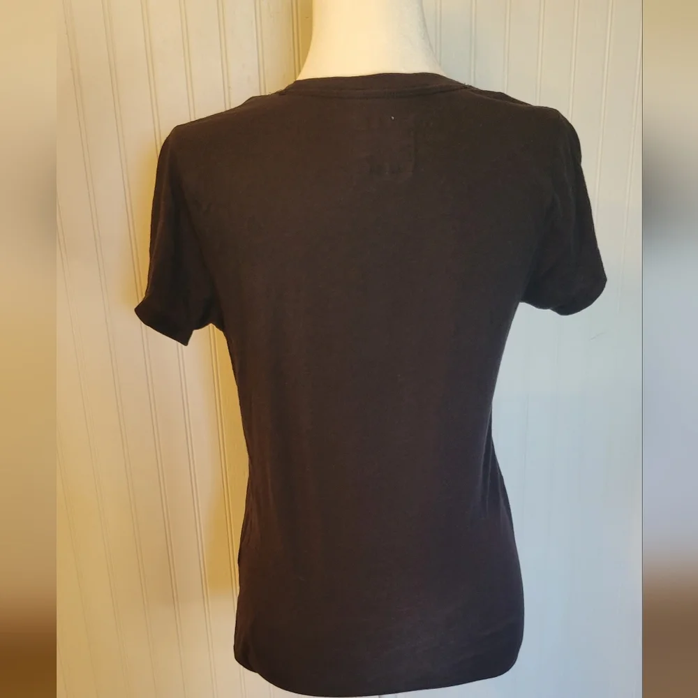 Hollister size medium. Black with hot pink bird - Picture 2 of 3